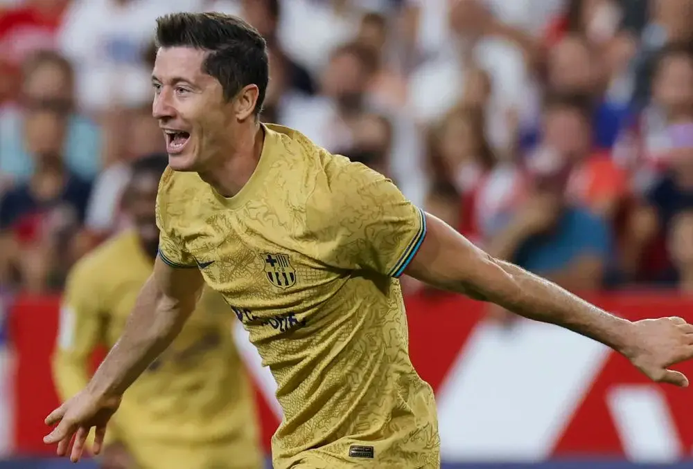 Ile zarabia Lewandowski w Barcelonie? Szokujące kwoty!