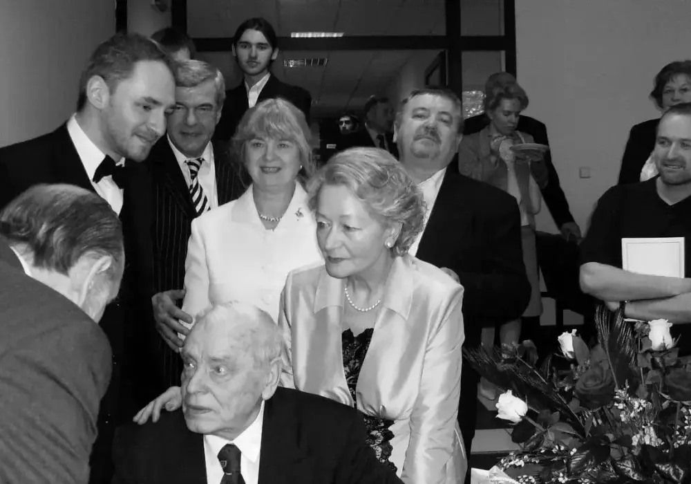 Ile lat ma żona Bernarda Ładysha? Zaskakujące informacje o Leokadii Rymkiewicz.