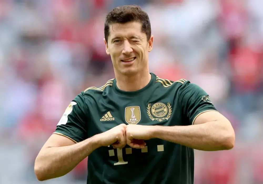 Ile zarabia Lewandowski? Zaskakujące kwoty i źródła dochodów piłkarza