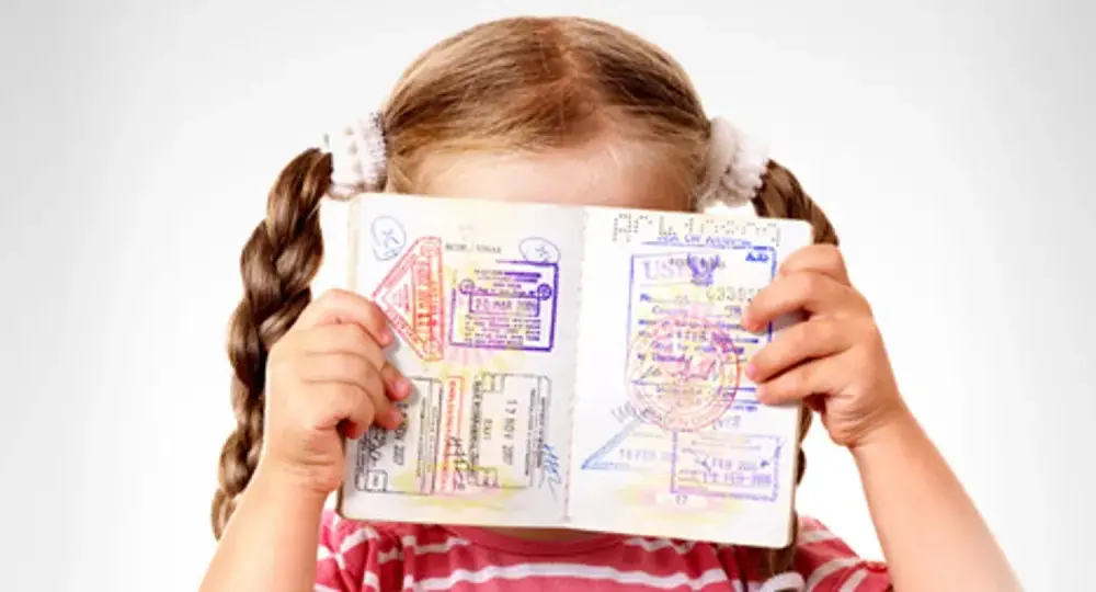 Ważność paszportu dla dziecka: 5 czy 10 lat? Sprawdź szczegóły