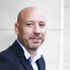 Jacek Olszewski kim jest z zawodu - poznaj jego doświadczenie prawnicze