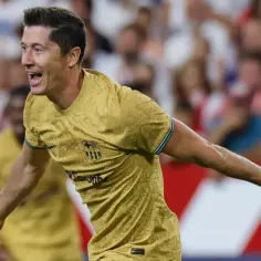 Ile zarabia Lewandowski w Barcelonie? Szokujące kwoty!