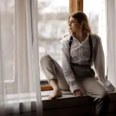 Jak włożyć koszulę damską w spodnie: 7 trików stylistycznych