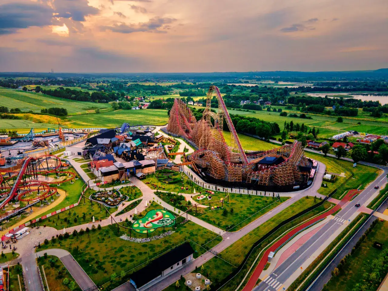 Zdjęcie Energylandia: 133 atrakcje na 74 hektarach - pełna lista