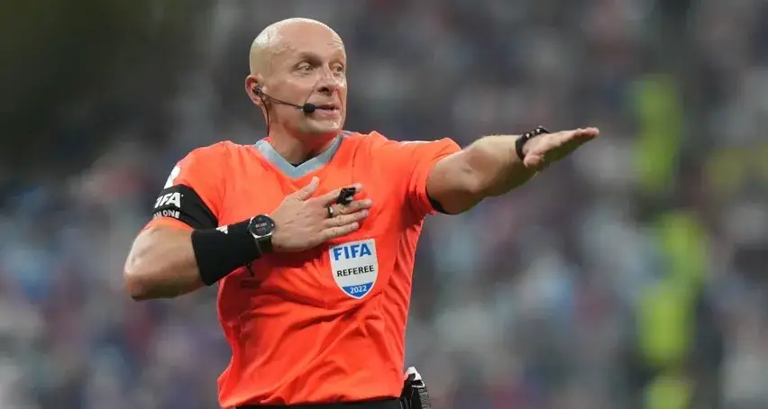 Zdjęcie Ile zarabia sędzia na mundialu? Zaskakujące kwoty i szczegóły wynagrodzenia
