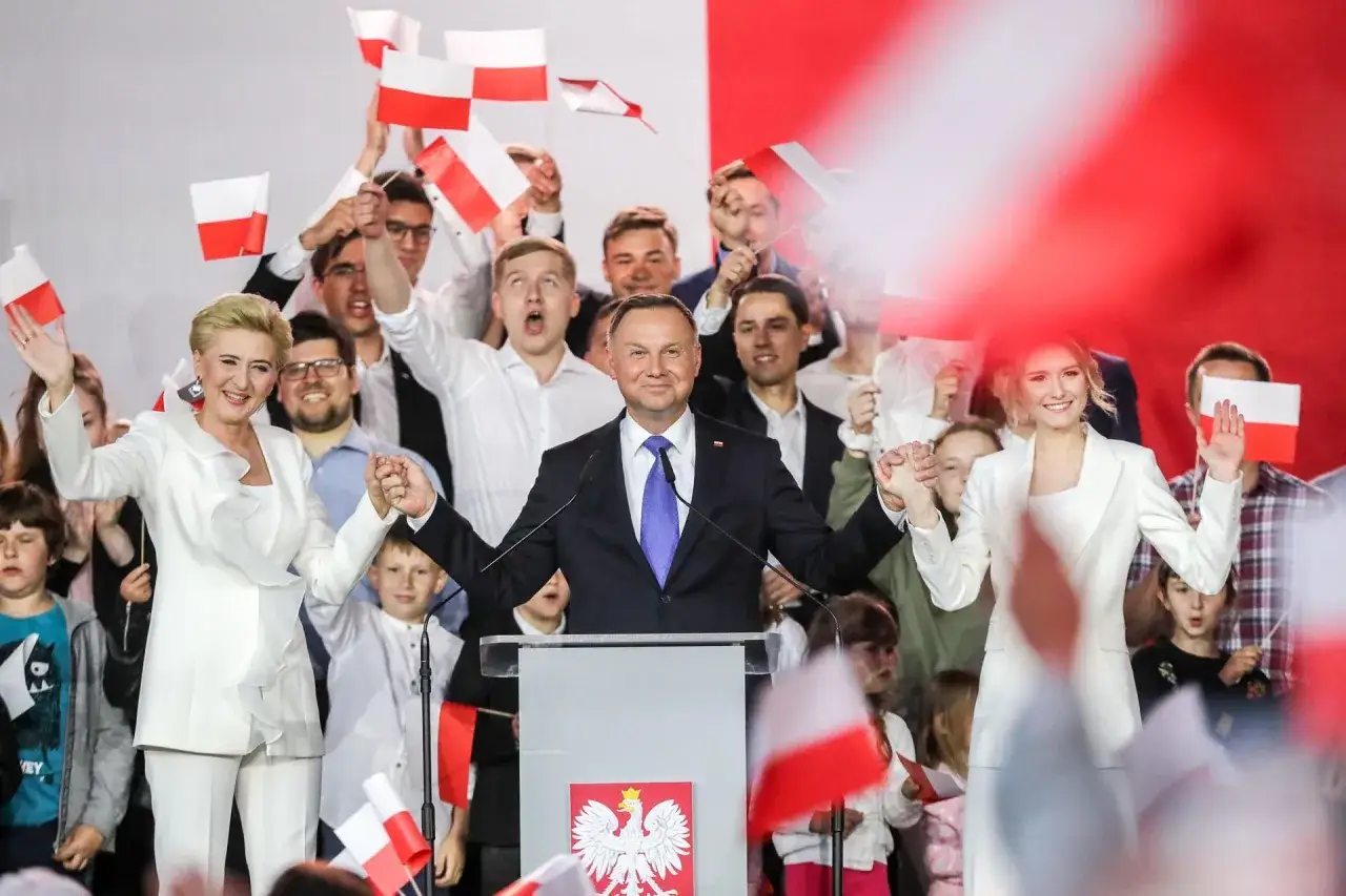 Zdjęcie Ile zarabia prezydent Polski? Szeroki przegląd wynagrodzenia i dodatków
