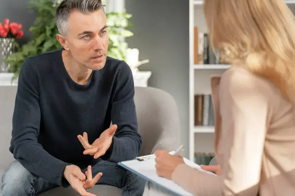 Zdjęcie Ile zarabia psychoterapeuta? Zarobki, czynniki i perspektywy