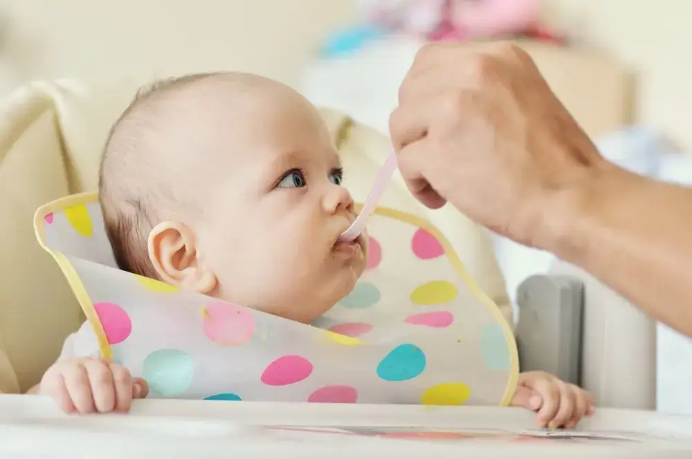 Zdjęcie Ile posiłków dla 6-miesięcznego dziecka? Kluczowe wskazówki dla rodziców