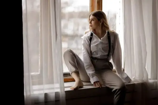 Jak włożyć koszulę damską w spodnie: 7 trików stylistycznych